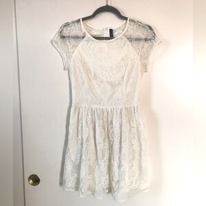 EUC H&M Divided Cream white lace knit cap sleeve little white mini dress
